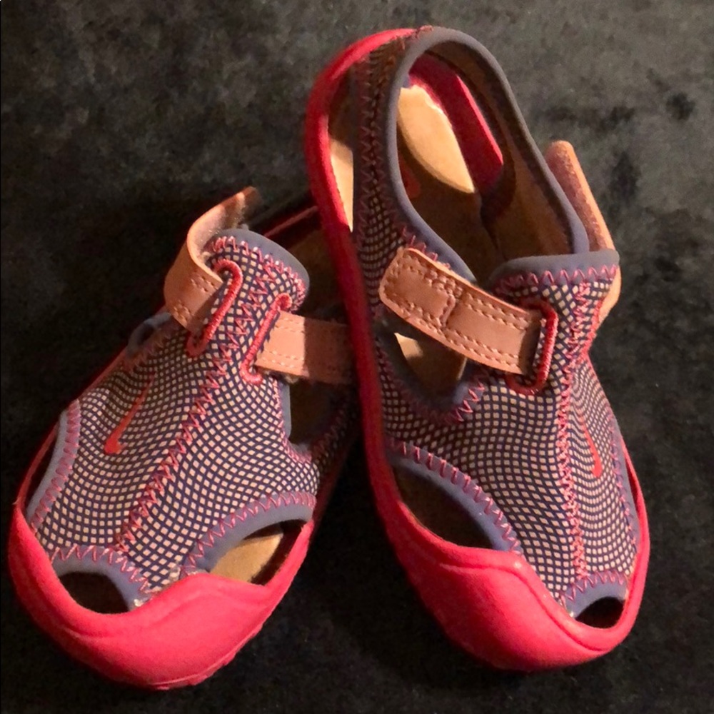 Toddler girls Nike Sandals size 7c